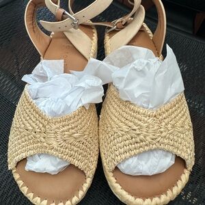 Gentle Souls by Kenneth Cole Tan Woven Espadrilles Sandles NWOT